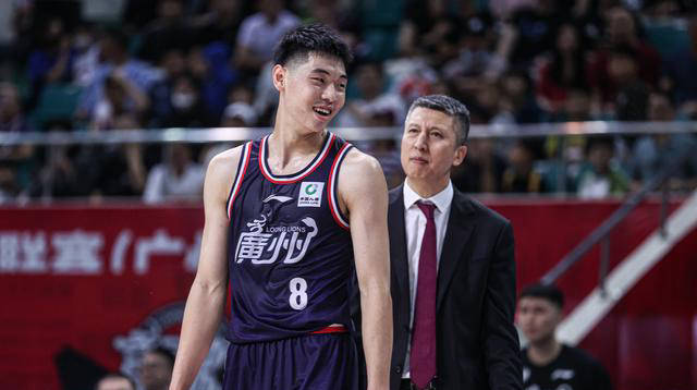 北京男篮的潜力之星：曾凡博的成长与崔永熙的对比