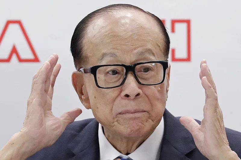 长和上千亿港口交易暂停后，李嘉诚首次露面